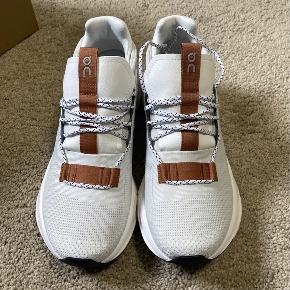 on cloud WOMEN'S SIZE 8. BRAND NEW IN BOX